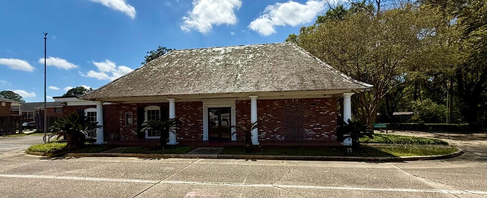 8796 Greenwell Springs Rd, Baton Rouge, LA à vendre - Photo principale – Image 1 sur 12
