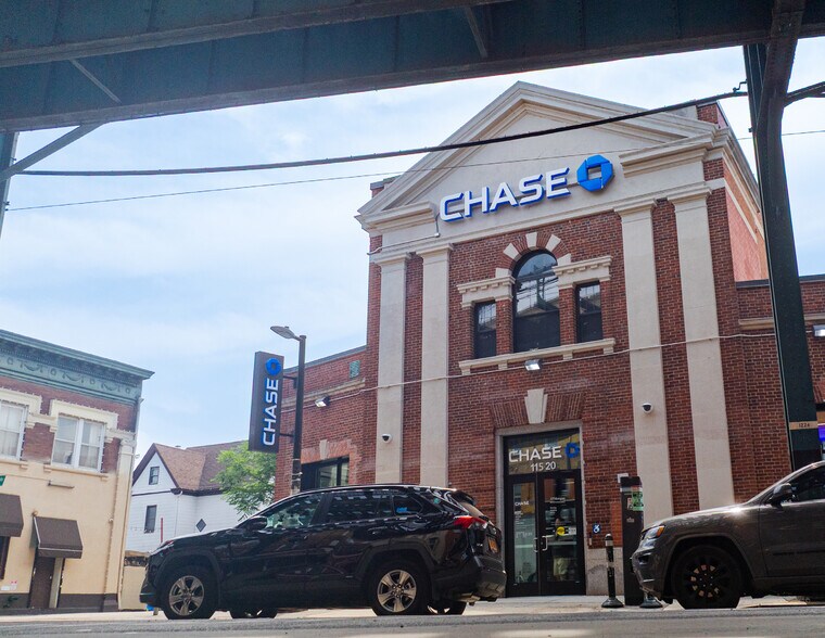 11520 Jamaica Ave, Richmond Hill, NY à vendre - Photo principale – Image 1 sur 1