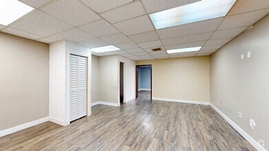 540 NW 165th St, Miami, FL à louer Numérisation 3D Matterport– Image 1 sur 8