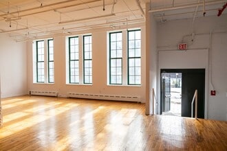 37-24 24th St, Long Island City, NY à louer Photo intérieure– Image 2 sur 9