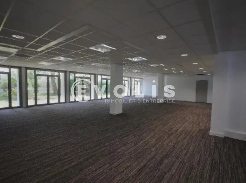 11 Avenue Morane Saulnier, Vélizy-Villacoublay à louer - Photo de l’immeuble – Image 1 sur 6
