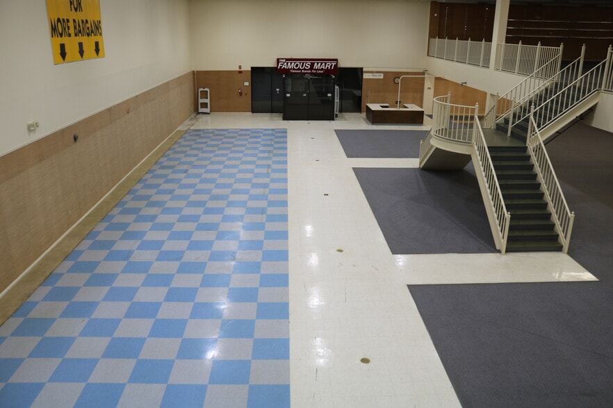 6600 N Tryon St, Charlotte, NC à louer - Photo intérieure – Image 3 sur 18
