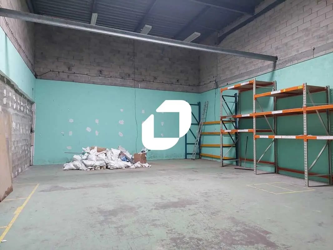 Local d’activités dans Élancourt à louer Photo intérieure– Image 1 sur 10