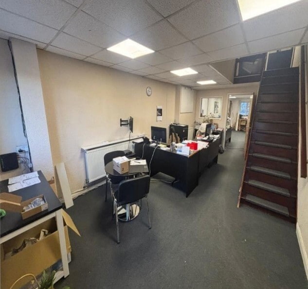 5 Broadfield Close, Croydon, SRY - Lot 5 -  - Photo intérieure - Image 1 of 2