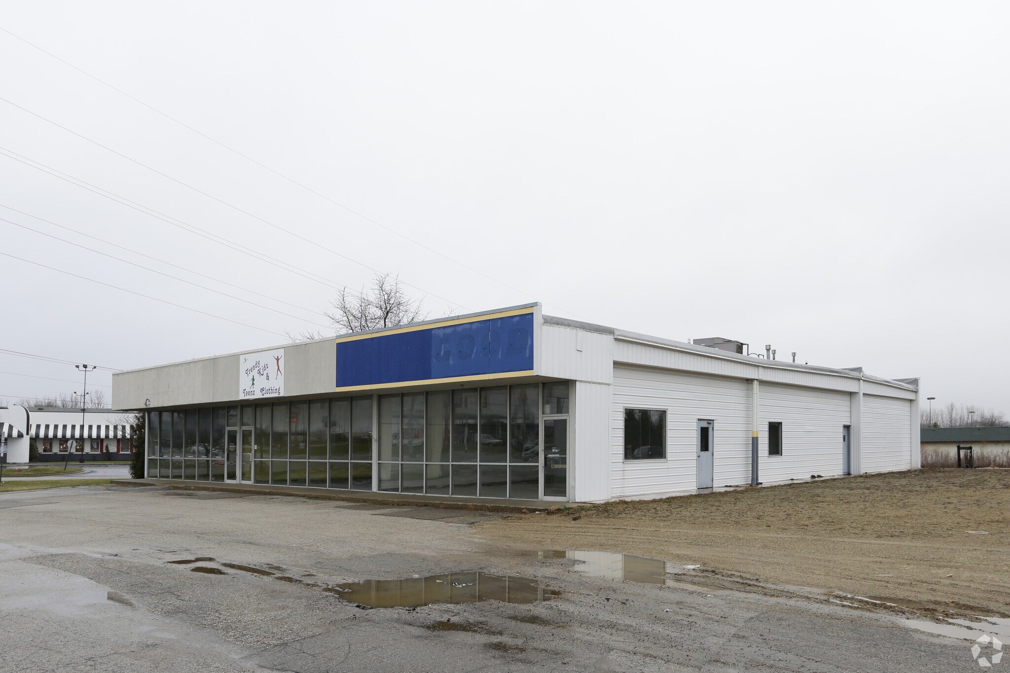 1925 Pipestone Rd, Benton Harbor, MI à louer Photo principale– Image 1 sur 26