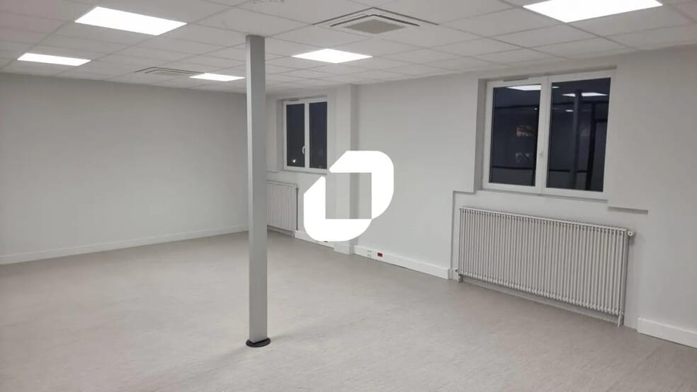 Bureau dans Chennevières-sur-Marne à louer - Photo de l’immeuble – Image 3 sur 5