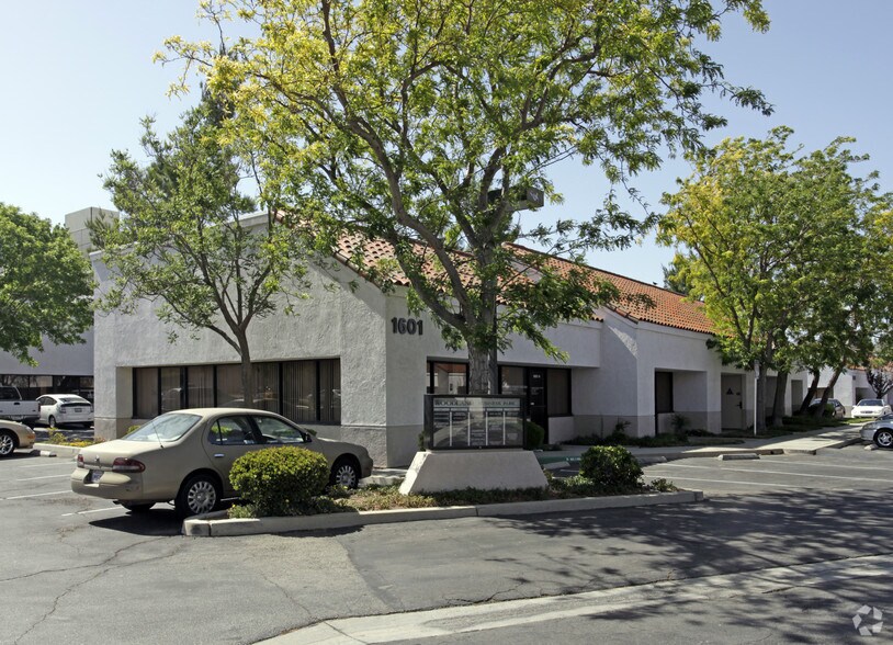 1601 E Palmdale Blvd, Palmdale, CA à vendre - Photo principale – Image 1 sur 8