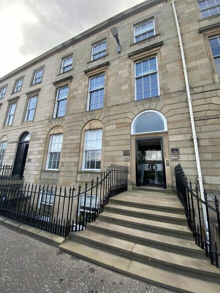 18 Blythswood Sq, Glasgow à louer - Photo de l’immeuble – Image 2 sur 3