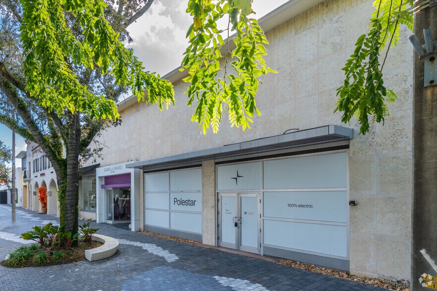 330-336 Miracle Mile, Miami, FL à louer - Photo de l’immeuble – Image 2 sur 4