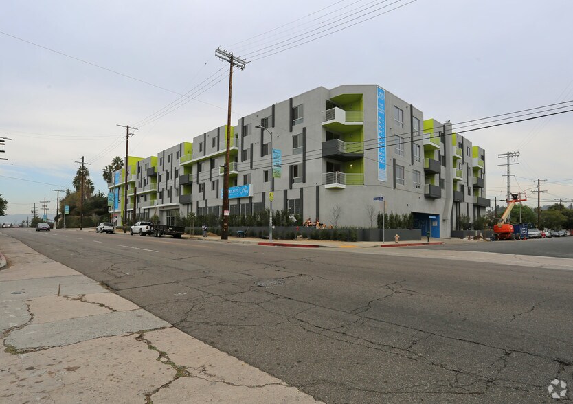 3221 W Temple St, Los Angeles, CA à louer - Photo de l’immeuble – Image 2 sur 37