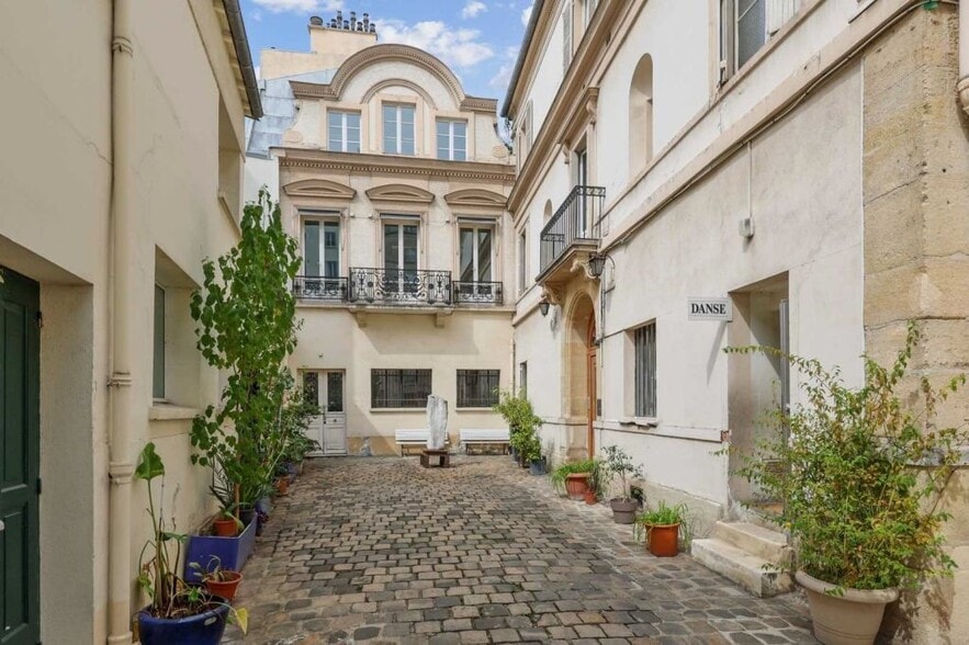 17 Rue Du Faubourg Du Temple, Paris à louer - Photo de l’immeuble – Image 2 sur 9