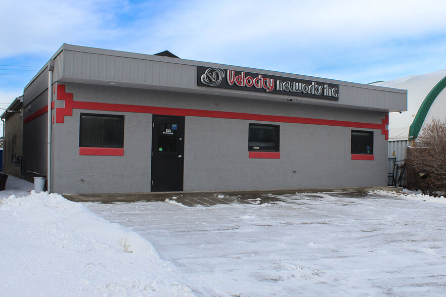 133 River Ave, Cochrane, AB à louer - Photo de l’immeuble – Image 3 sur 5