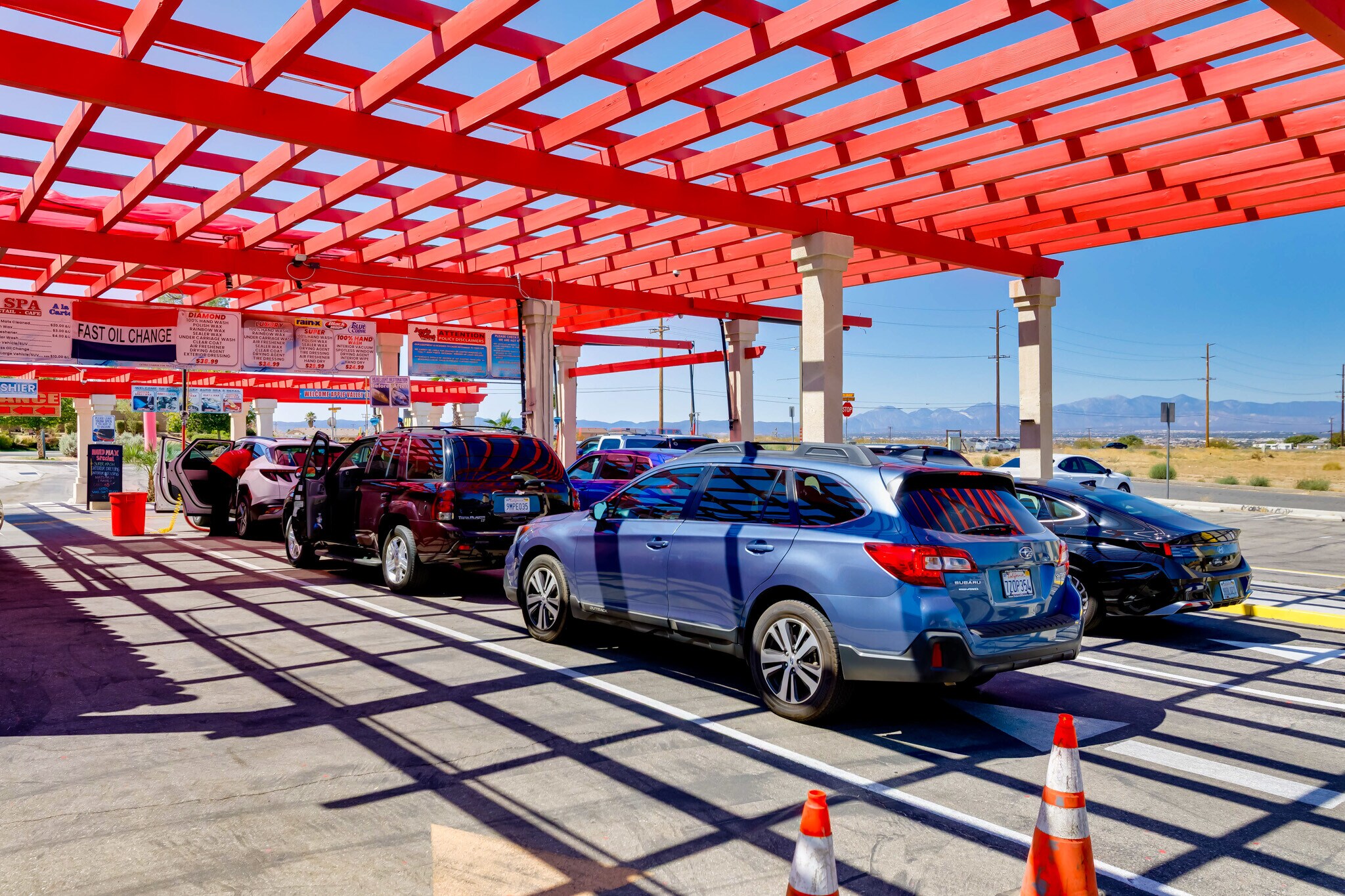 20570 Bear Valley Rd, Apple Valley, CA à vendre Photo principale– Image 1 sur 18