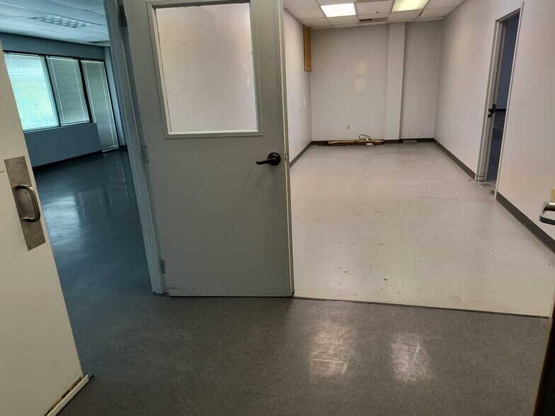 5060 Ritter Rd, Mechanicsburg, PA à louer - Photo de l’immeuble – Image 2 sur 14