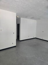 1021 Carlton Arms Blvd, Bradenton, FL à louer Photo intérieure– Image 2 sur 4
