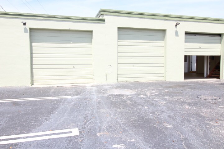 609 N Railroad Ave, Boynton Beach, FL à louer - Photo intérieure – Image 3 sur 23