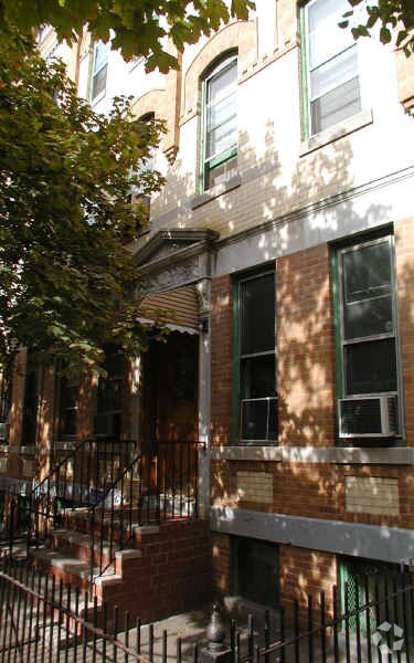 1825 Cornelia St, Ridgewood, NY à vendre Photo principale– Image 1 sur 4