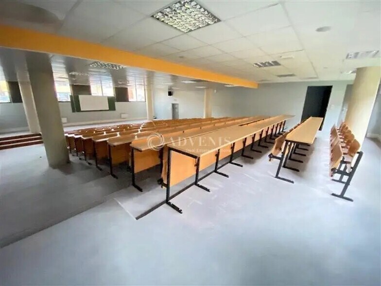 Bureau dans Champs-sur-Marne à louer - Photo de l’immeuble – Image 3 sur 10