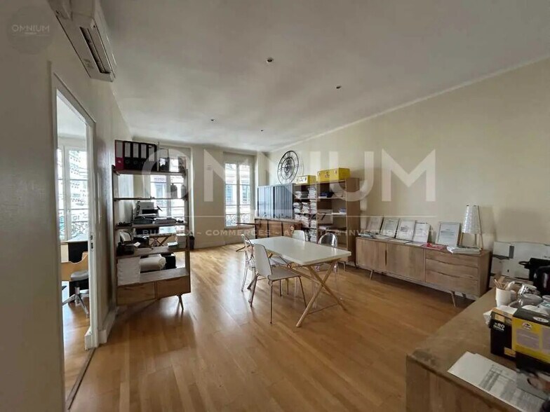 Bureau dans Lyon à louer - Photo de l’immeuble – Image 2 sur 5