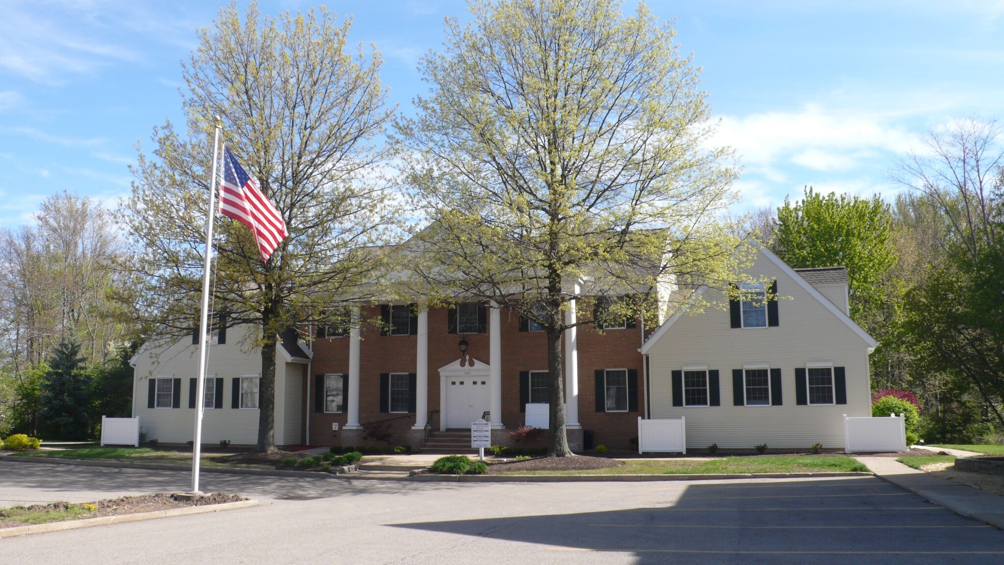 270 Park Pl, Chagrin Falls, OH à vendre Photo de l’immeuble– Image 1 sur 11