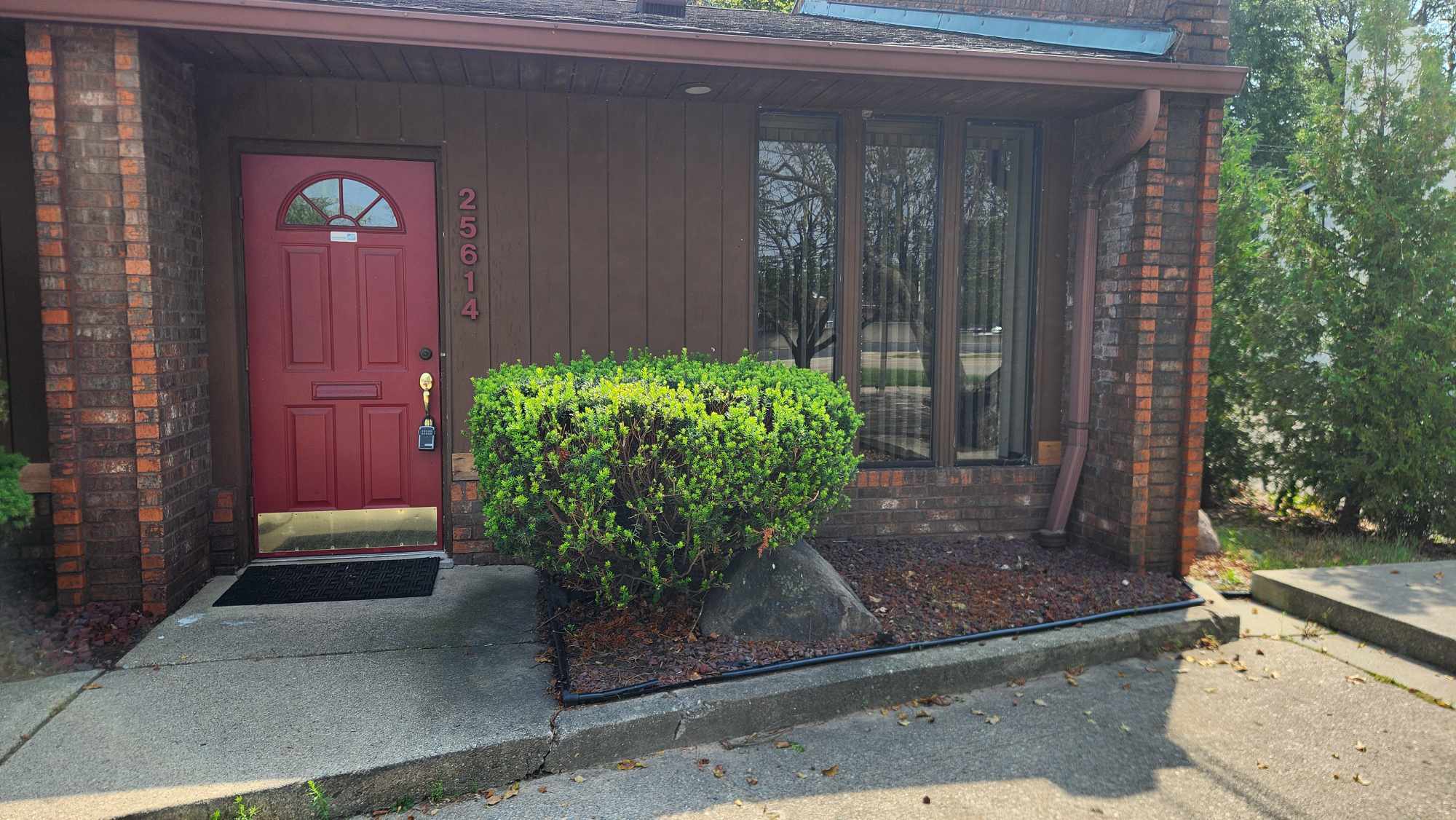 25614-25616 Jefferson Ave, Saint Clair Shores, MI à louer Photo de l’immeuble– Image 1 sur 12