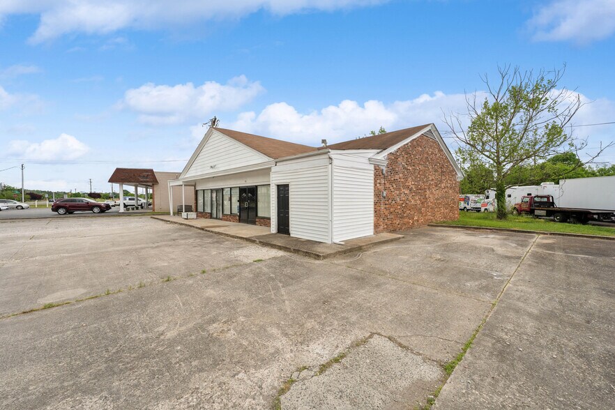 3701 E River Rd, Petersburg, VA à vendre - Photo de l’immeuble – Image 3 sur 30