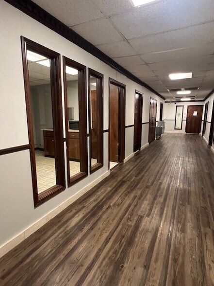 4401-4405 NW 4th St, Oklahoma City, OK à louer - Photo intérieure – Image 1 sur 14