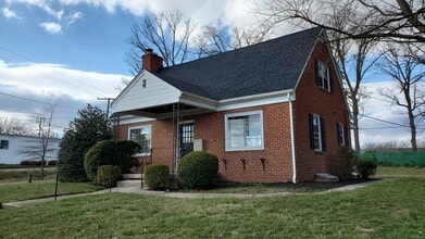 8 E Seminary Ave, Lutherville Timonium, MD à louer Photo intérieure– Image 1 sur 10