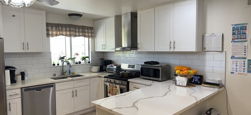 3218 Mira Mesa Ave, Oceanside, CA à vendre - Photo intérieure – Image 2 sur 4