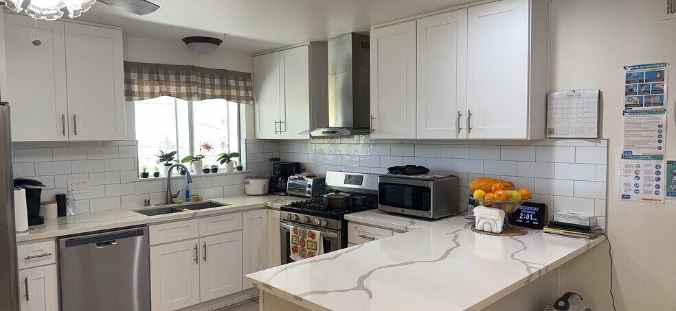 3218 Mira Mesa Ave, Oceanside, CA à vendre - Photo intérieure – Image 2 sur 4
