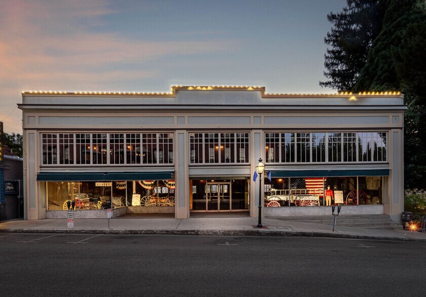 210 Broad St, Nevada City, CA à vendre - Photo de l’immeuble – Image 1 sur 39
