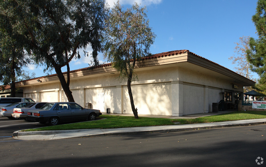 620-652 E Janss Rd, Thousand Oaks, CA à vendre - Photo de l’immeuble – Image 2 sur 2