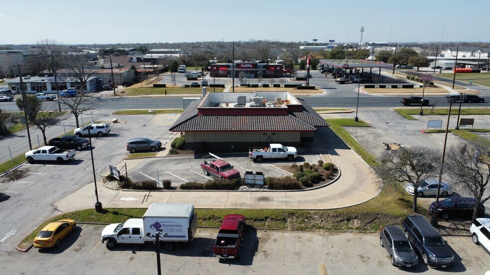 904 E Braker Ln, Austin, TX à vendre - Photo de l’immeuble – Image 3 sur 8