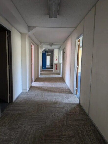 Local d'activités dans Caen à vendre - Photo de l’immeuble – Image 3 sur 6