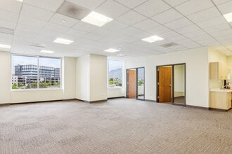 150 W Civic Center Dr, Sandy, UT à louer Photo de l’immeuble– Image 1 sur 3