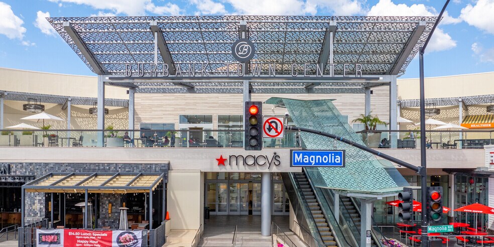 111-245 E Magnolia Blvd, Burbank, CA à louer - Photo de l’immeuble – Image 2 sur 8
