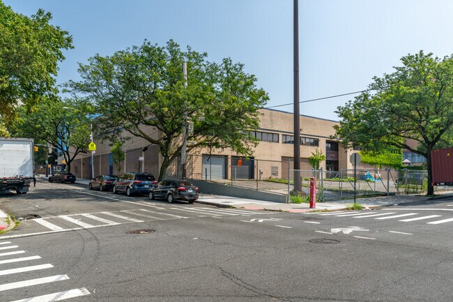 Plus de détails pour 1610 Bathgate Ave, Bronx, NY - Bureau, Industriel/Logistique à louer