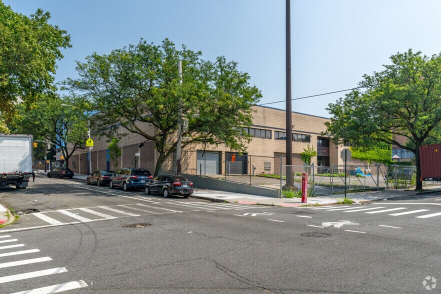 1610 Bathgate Ave, Bronx, NY à louer - Photo de l’immeuble – Image 1 sur 9