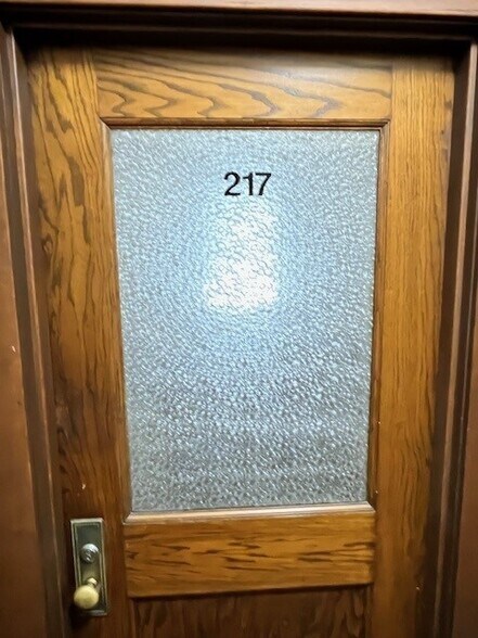 100 N Chestnut St, Champaign, IL à louer - Photo intérieure – Image 2 sur 8