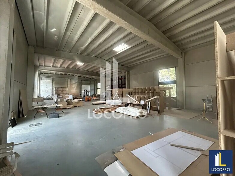 Local d’activités dans Mougins à louer - Photo de l’immeuble – Image 2 sur 4