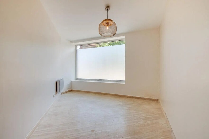 Local d'activités dans Carpentras à vendre - Photo de l’immeuble – Image 3 sur 12