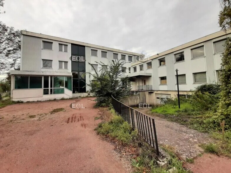 Local d’activités dans Saint-Maur-des-Fossés à louer - Photo de l’immeuble – Image 2 sur 12