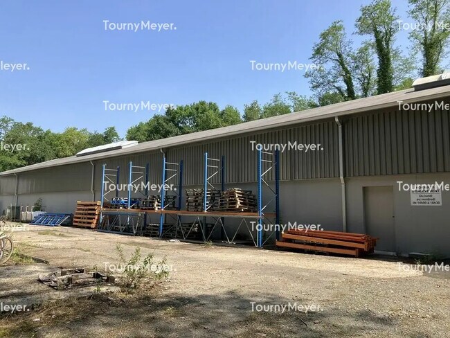 Plus de détails pour Local d'activités à louer