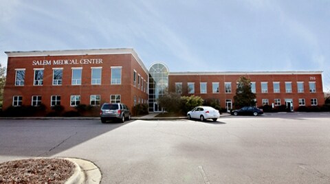 755 Highland Oaks Dr, Winston-Salem, NC à louer - Photo de l’immeuble – Image 1 sur 13