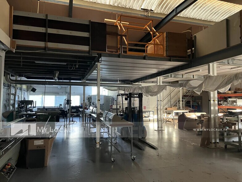 Local d’activités dans Argenteuil à louer - Photo de l’immeuble – Image 3 sur 11