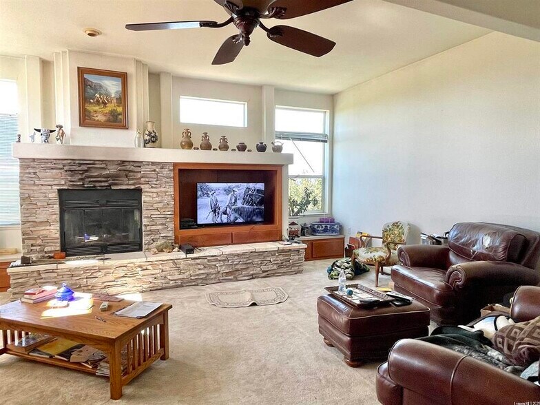 718 Juniper Ridge Rd, Termo, CA à vendre - Photo intérieure – Image 2 sur 29