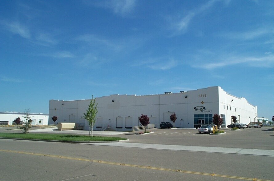 2518 Boeing Way, Stockton, CA à louer - Photo de l’immeuble – Image 1 sur 10