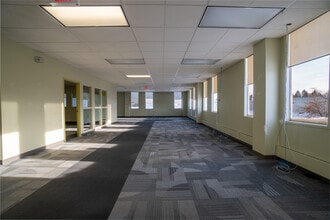 10835 120th St NW, Edmonton, AB à louer Photo intérieure– Image 2 sur 8