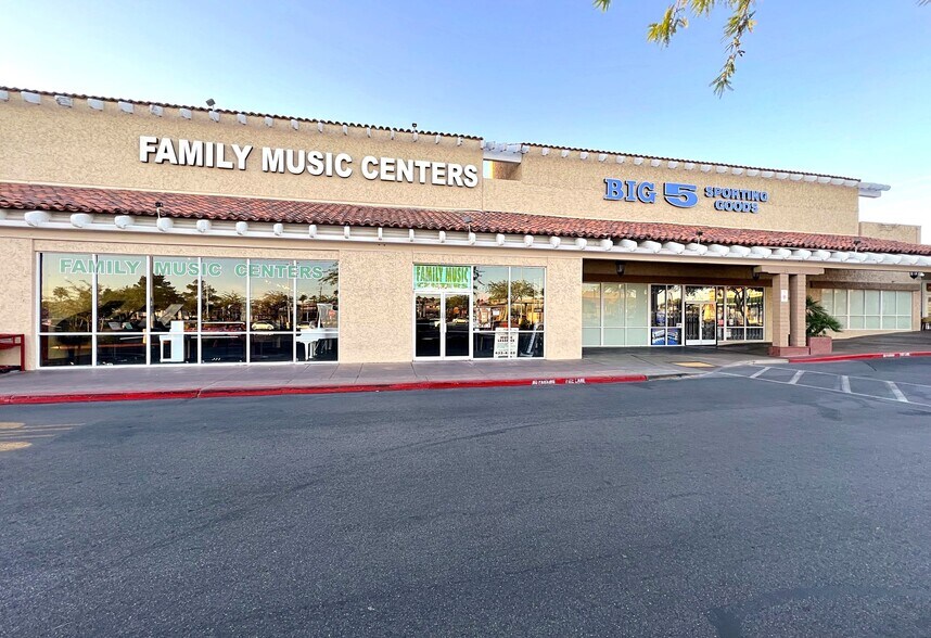 2702-2764 N Green Valley Pky, Henderson, NV à louer - Photo de l’immeuble – Image 3 sur 8
