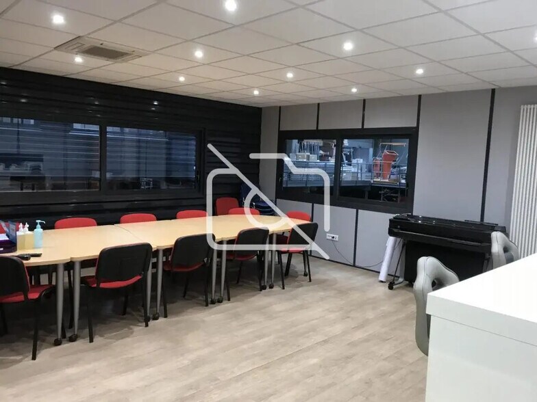 Industriel/Logistique dans L'HAY-LES-ROSES à louer - Photo de l’immeuble – Image 2 sur 7